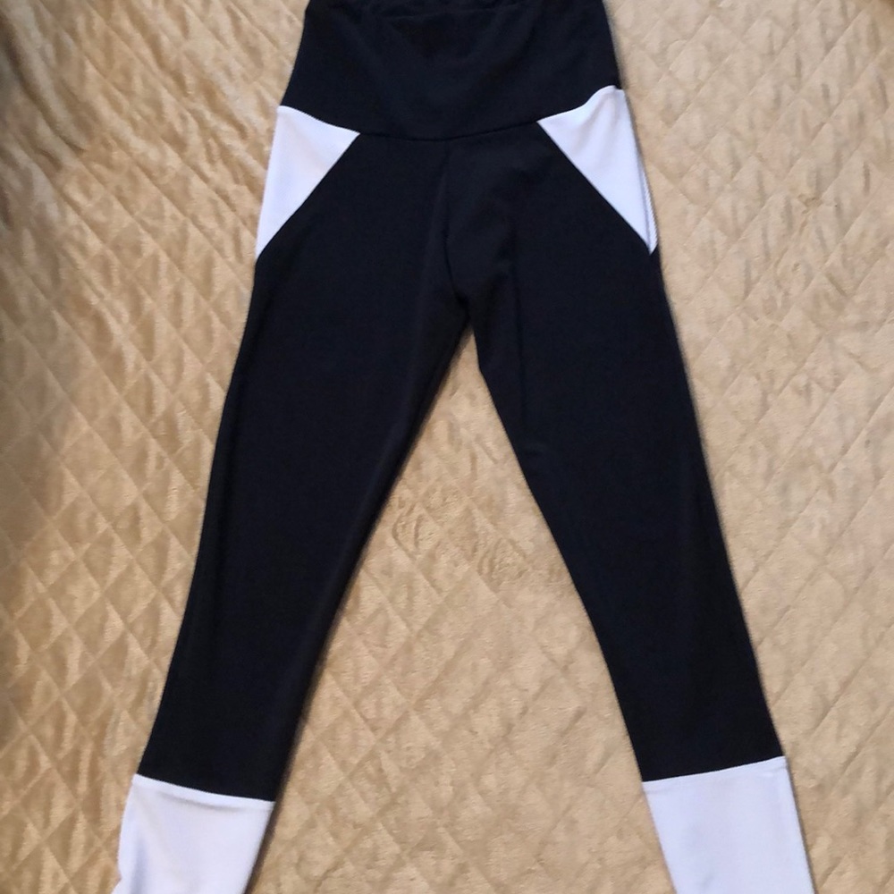Onzie 3/4 Black White Leggings S/M